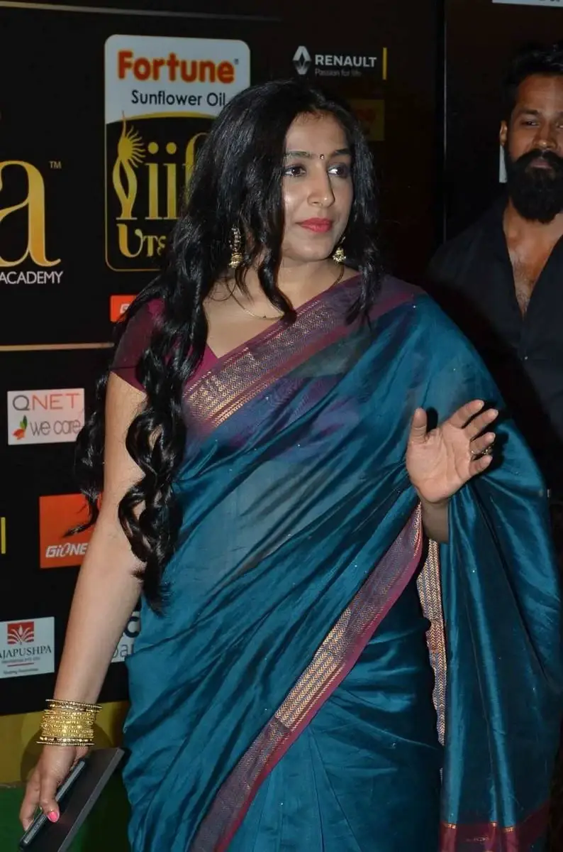 INDIAN ACTRESS PADMAPRIYA STILLS AT IIFA AWARDS IN BLUE SAREE 3